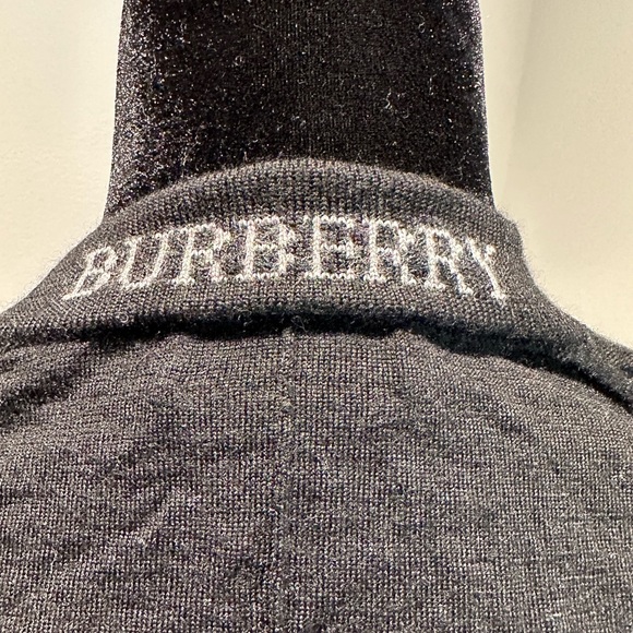 Authentic Burberry Cardigan - Picture 3 of 4